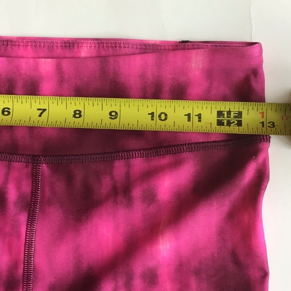 Under Armour Compression Crops - Picture 9 of 12